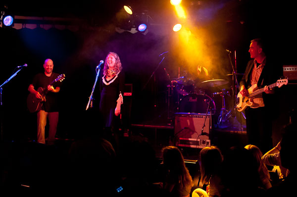 Frente live at The Corner Hotel, Richmond Melbourne
 Hero